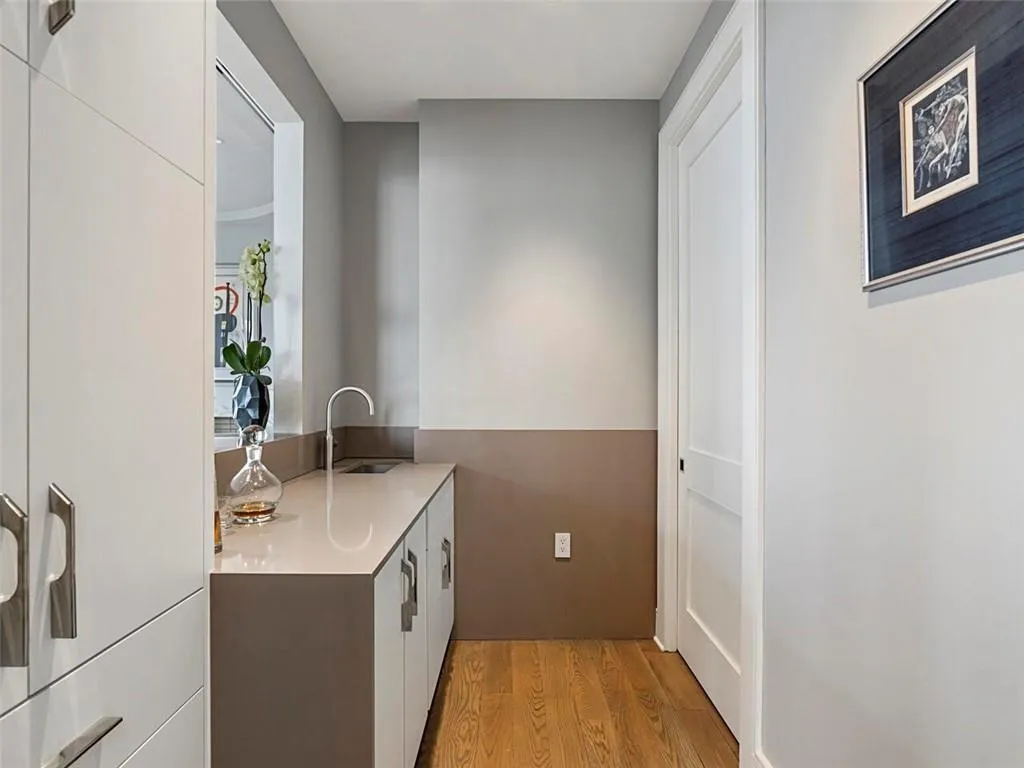 3376 Peachtree Road Ne Unit 44b, Atlanta, Georgia 30326, 3 Bedrooms Bedrooms, ,3 BathroomsBathrooms,Residential,For Sale,3376 Peachtree Road Ne Unit 44b,7648947