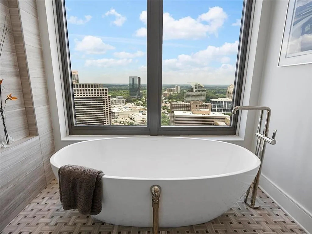 3376 Peachtree Road Ne Unit 44b, Atlanta, Georgia 30326, 3 Bedrooms Bedrooms, ,3 BathroomsBathrooms,Residential,For Sale,3376 Peachtree Road Ne Unit 44b,7648947