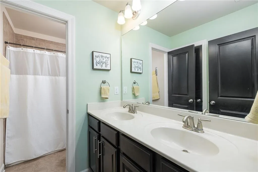 7710 Highland Bluff, Sandy Springs, Georgia 30328, 3 Bedrooms Bedrooms, ,2 BathroomsBathrooms,Residential,Sold,7710 Highland Bluff,7077535