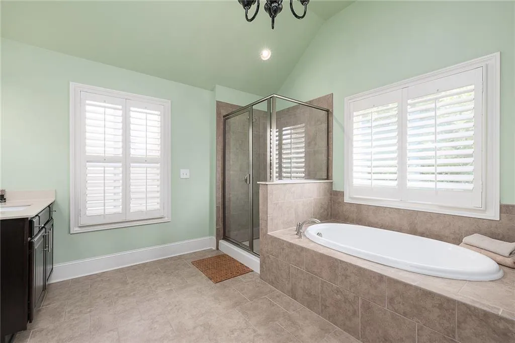 7710 Highland Bluff, Sandy Springs, Georgia 30328, 3 Bedrooms Bedrooms, ,2 BathroomsBathrooms,Residential,Sold,7710 Highland Bluff,7077535