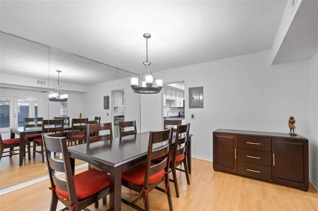 6851 Roswell Road Unit D28, Atlanta, Georgia 30328, 2 Bedrooms Bedrooms, ,2 BathroomsBathrooms,Residential,For Sale,6851 Roswell Road Unit D28,7657074