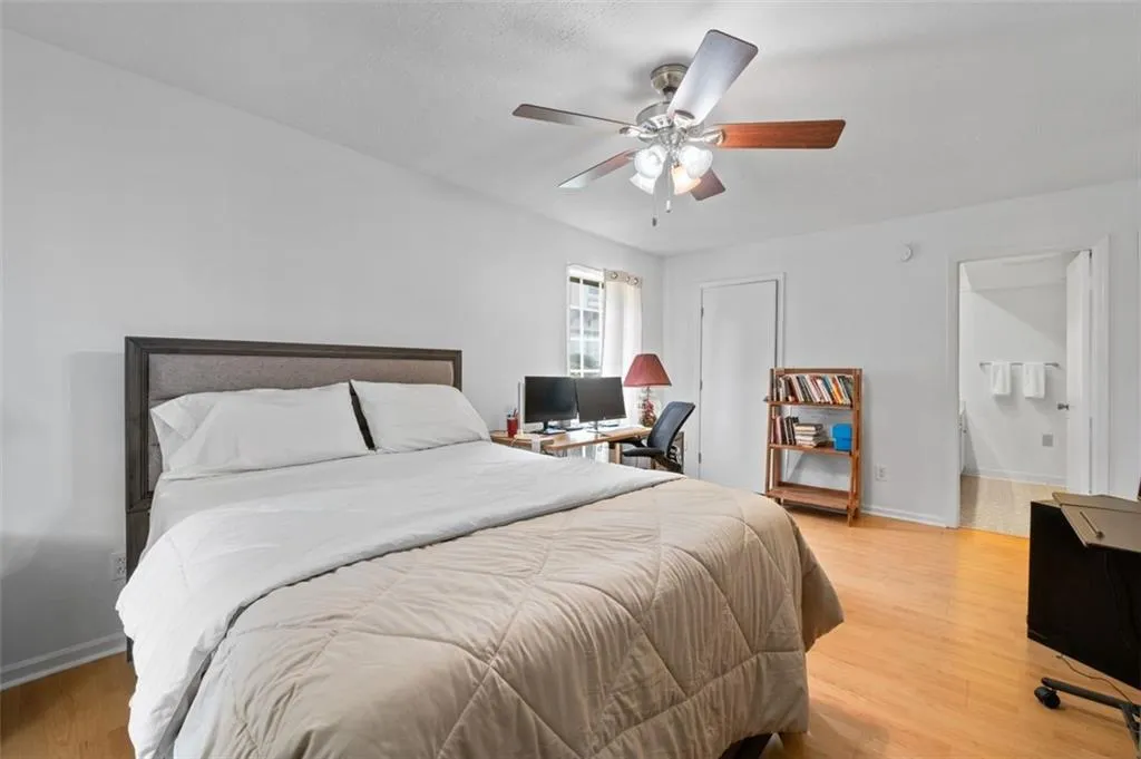 6851 Roswell Road Unit D28, Atlanta, Georgia 30328, 2 Bedrooms Bedrooms, ,2 BathroomsBathrooms,Residential,For Sale,6851 Roswell Road Unit D28,7657074