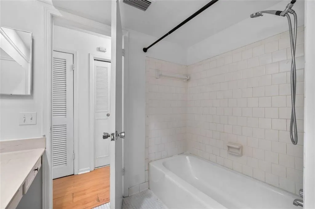 6851 Roswell Road Unit D28, Atlanta, Georgia 30328, 2 Bedrooms Bedrooms, ,2 BathroomsBathrooms,Residential,For Sale,6851 Roswell Road Unit D28,7657074