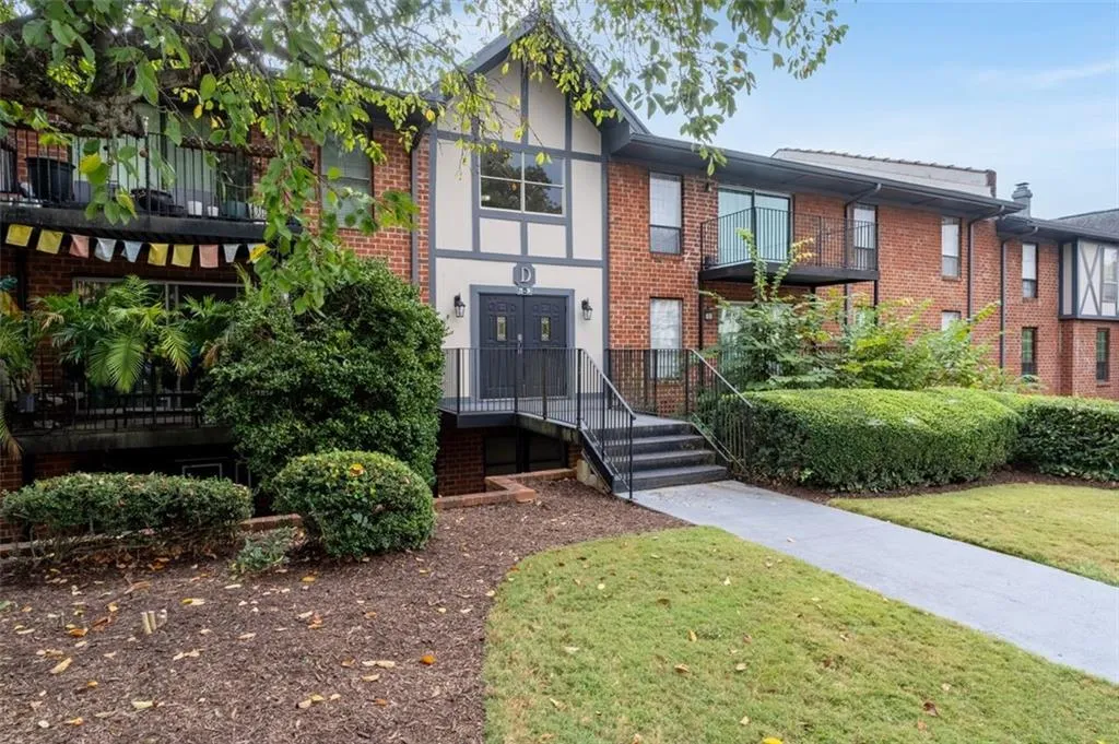 6851 Roswell Road Unit D28, Atlanta, Georgia 30328, 2 Bedrooms Bedrooms, ,2 BathroomsBathrooms,Residential,For Sale,6851 Roswell Road Unit D28,7657074