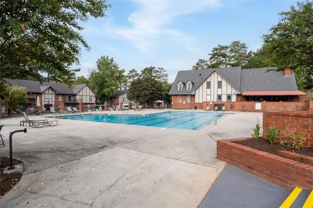 6851 Roswell Road Unit D28, Atlanta, Georgia 30328, 2 Bedrooms Bedrooms, ,2 BathroomsBathrooms,Residential,For Sale,6851 Roswell Road Unit D28,7657074