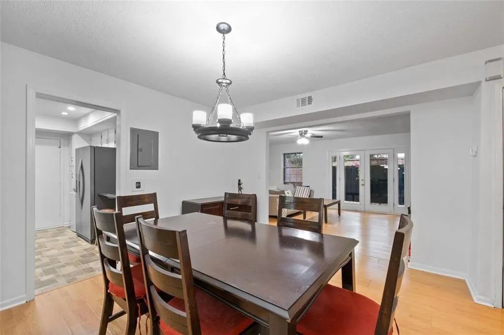 6851 Roswell Road Unit D28, Atlanta, Georgia 30328, 2 Bedrooms Bedrooms, ,2 BathroomsBathrooms,Residential,For Sale,6851 Roswell Road Unit D28,7657074