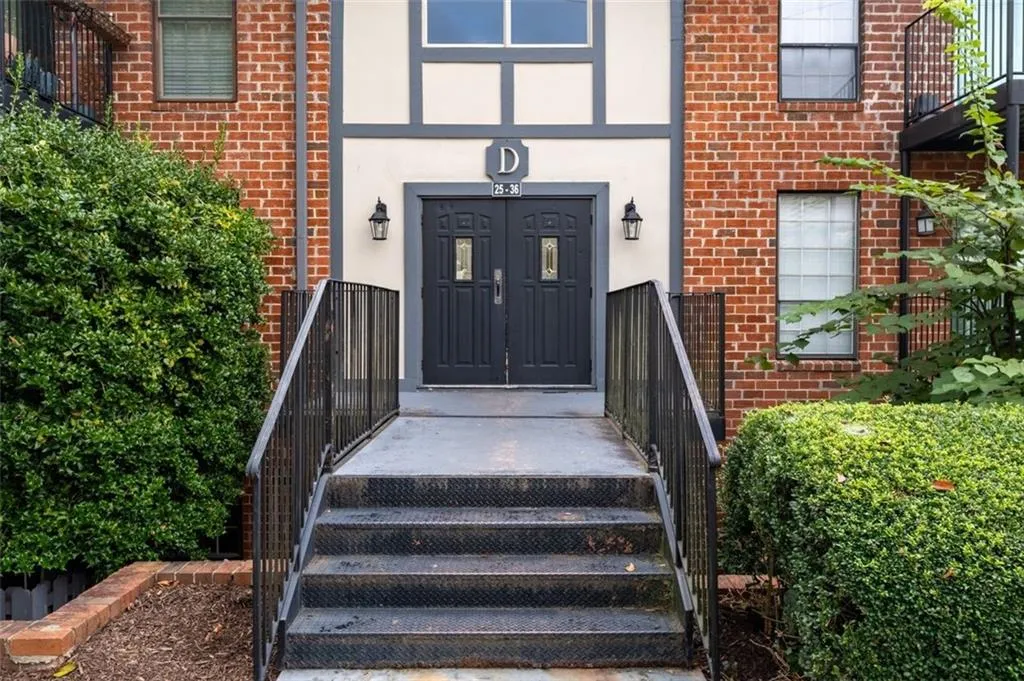 6851 Roswell Road Unit D28, Atlanta, Georgia 30328, 2 Bedrooms Bedrooms, ,2 BathroomsBathrooms,Residential,For Sale,6851 Roswell Road Unit D28,7657074