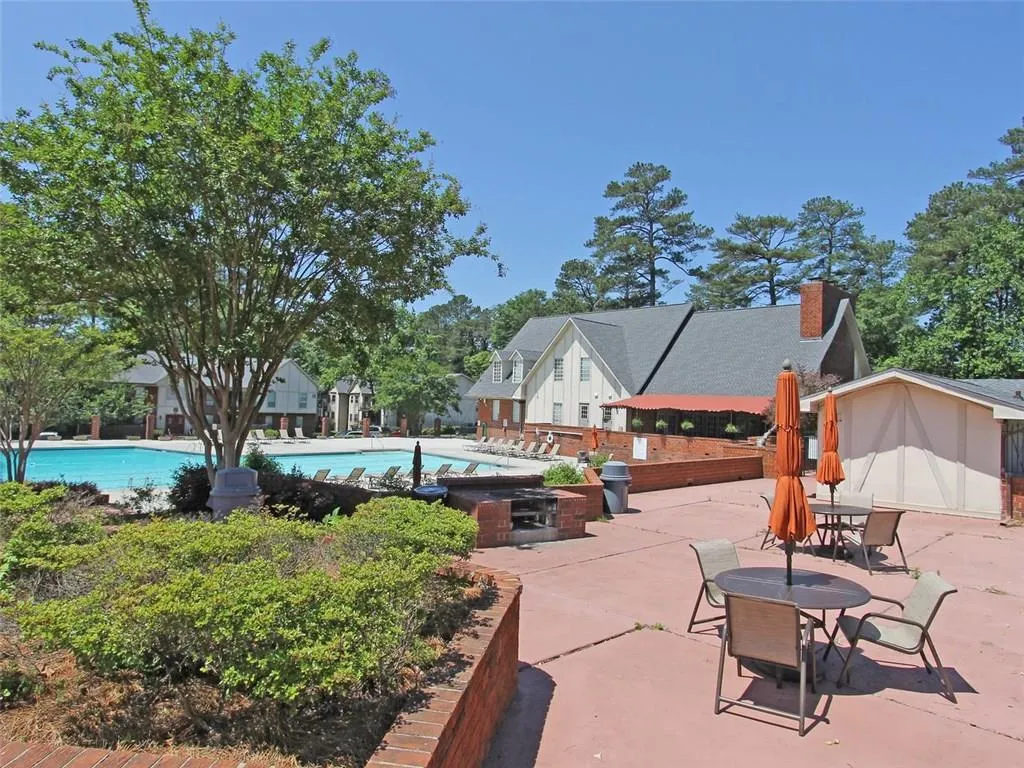 6851 Roswell Road Unit Q-3, Sandy Springs, Georgia 30328, 3 Bedrooms Bedrooms, ,2 BathroomsBathrooms,Residential,Sold,6851 Roswell Road Unit Q-3,5847652