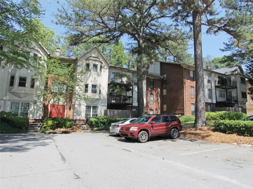 6851 Roswell Road Unit Q-3, Sandy Springs, Georgia 30328, 3 Bedrooms Bedrooms, ,2 BathroomsBathrooms,Residential,Sold,6851 Roswell Road Unit Q-3,5847652