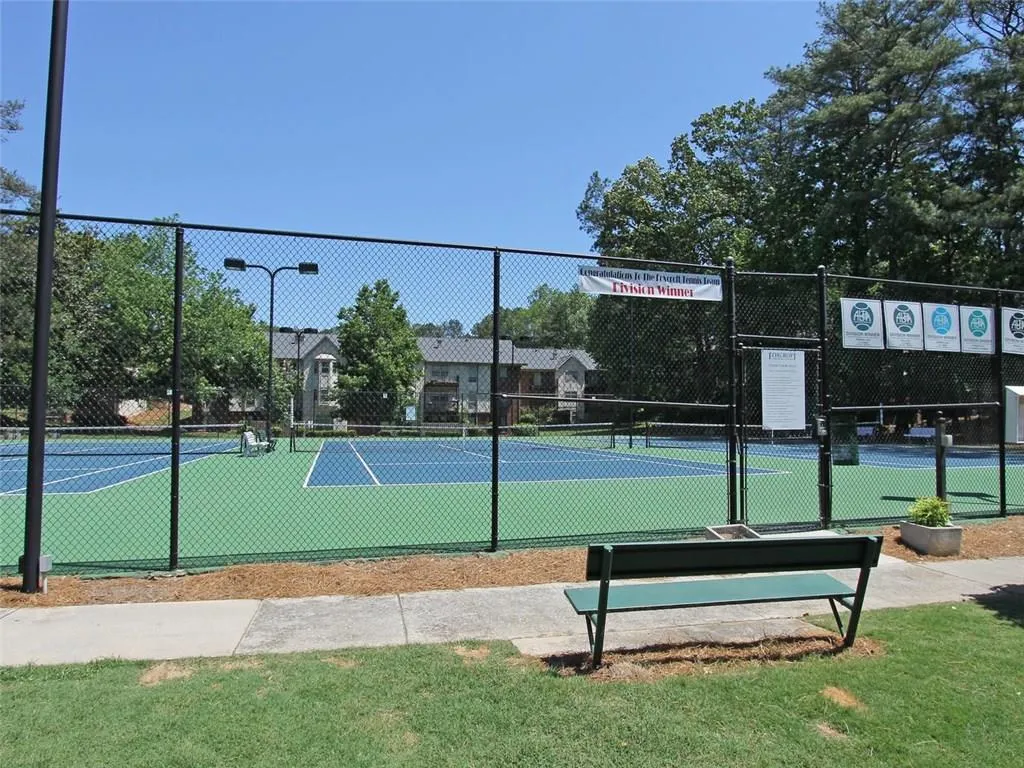 6851 Roswell Road Unit Q-3, Sandy Springs, Georgia 30328, 3 Bedrooms Bedrooms, ,2 BathroomsBathrooms,Residential,Sold,6851 Roswell Road Unit Q-3,5847652