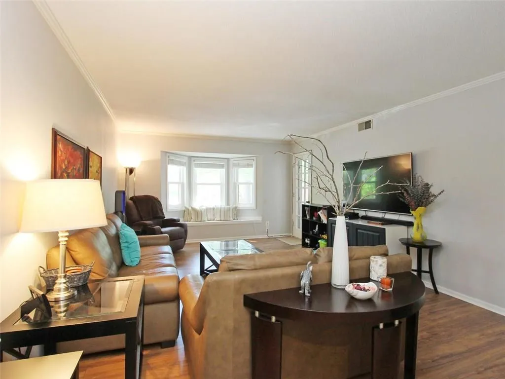 6851 Roswell Road Unit Q-3, Sandy Springs, Georgia 30328, 3 Bedrooms Bedrooms, ,2 BathroomsBathrooms,Residential,Sold,6851 Roswell Road Unit Q-3,5847652