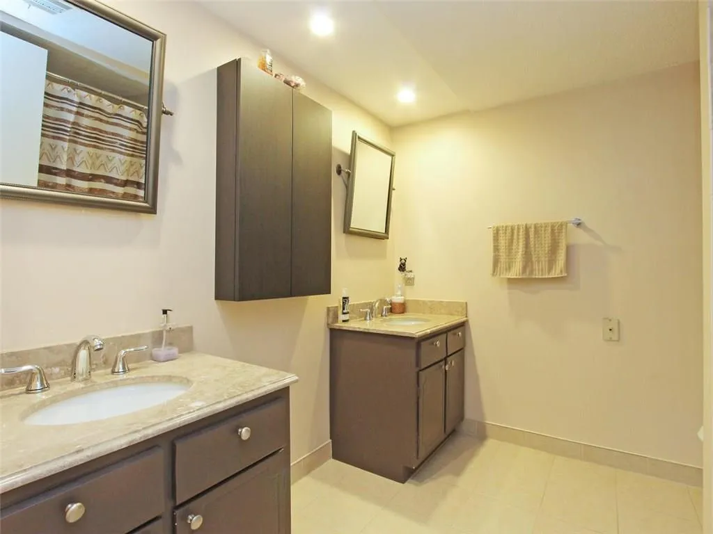 6851 Roswell Road Unit Q-3, Sandy Springs, Georgia 30328, 3 Bedrooms Bedrooms, ,2 BathroomsBathrooms,Residential,Sold,6851 Roswell Road Unit Q-3,5847652