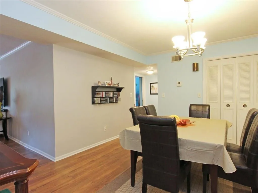 6851 Roswell Road Unit Q-3, Sandy Springs, Georgia 30328, 3 Bedrooms Bedrooms, ,2 BathroomsBathrooms,Residential,Sold,6851 Roswell Road Unit Q-3,5847652