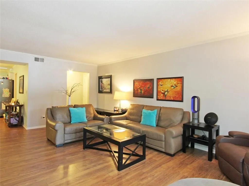 6851 Roswell Road Unit Q-3, Sandy Springs, Georgia 30328, 3 Bedrooms Bedrooms, ,2 BathroomsBathrooms,Residential,Sold,6851 Roswell Road Unit Q-3,5847652
