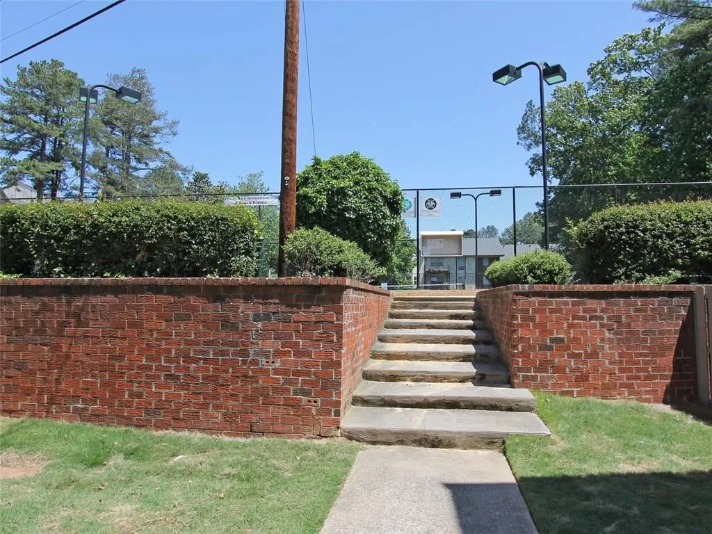 6851 Roswell Road Unit Q-3, Sandy Springs, Georgia 30328, 3 Bedrooms Bedrooms, ,2 BathroomsBathrooms,Residential,Sold,6851 Roswell Road Unit Q-3,5847652