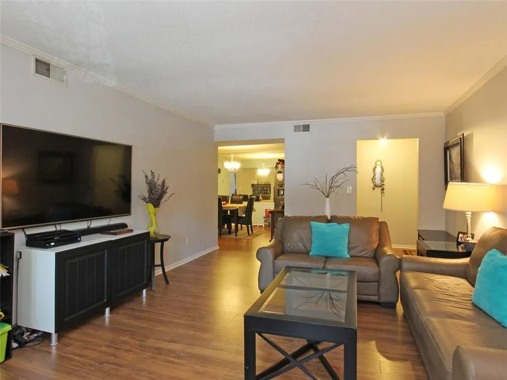 6851 Roswell Road Unit Q-3, Sandy Springs, Georgia 30328, 3 Bedrooms Bedrooms, ,2 BathroomsBathrooms,Residential,Sold,6851 Roswell Road Unit Q-3,5847652