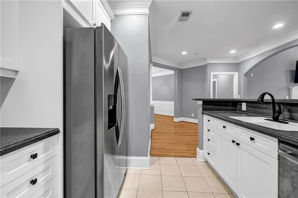 4100 Paces Walk Se Unit 2304, Atlanta, Georgia 30339, 3 Bedrooms Bedrooms, ,2 BathroomsBathrooms,Residential,For Sale,4100 Paces Walk Se Unit 2304,7613280
