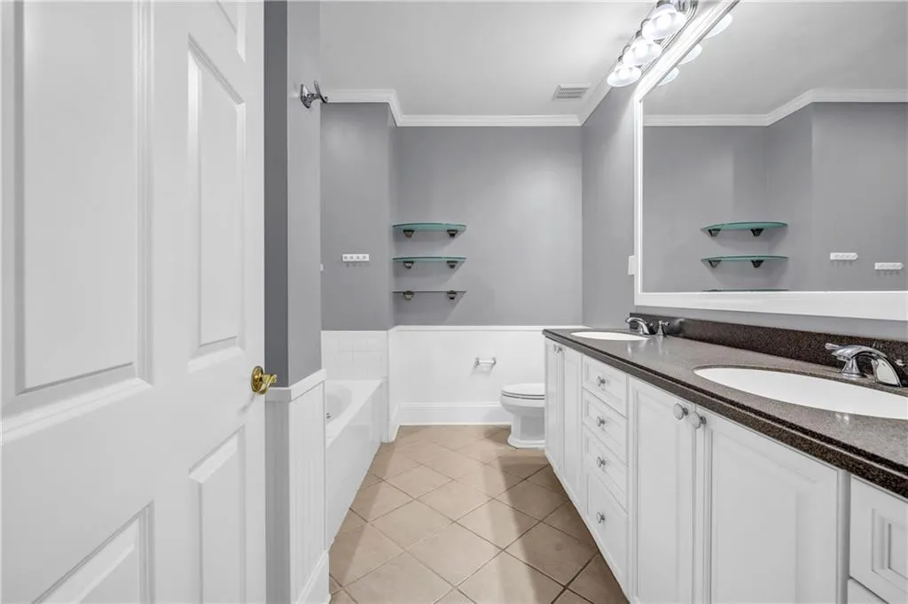 4100 Paces Walk Se Unit 2304, Atlanta, Georgia 30339, 3 Bedrooms Bedrooms, ,2 BathroomsBathrooms,Residential,For Sale,4100 Paces Walk Se Unit 2304,7613280