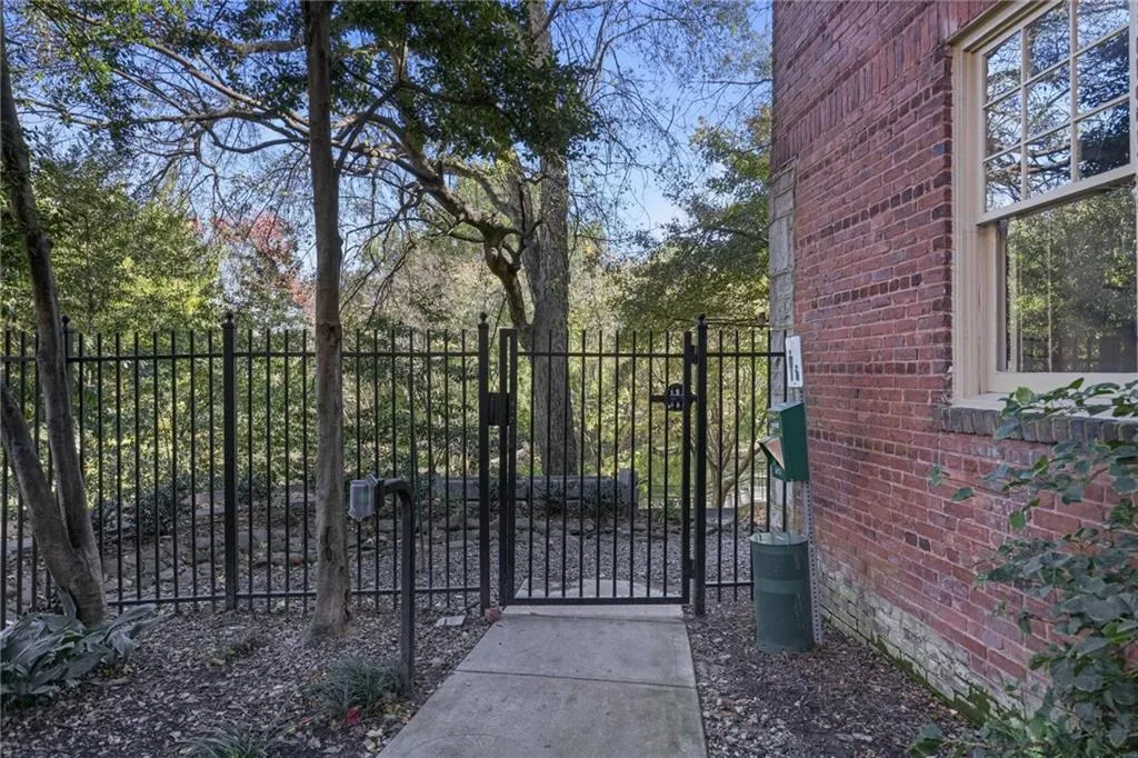 273 12th Street Ne Unit 421, Atlanta, Georgia 30309, 2 Bedrooms Bedrooms, ,2 BathroomsBathrooms,Residential,For Sale,273 12th Street Ne Unit 421,7571595