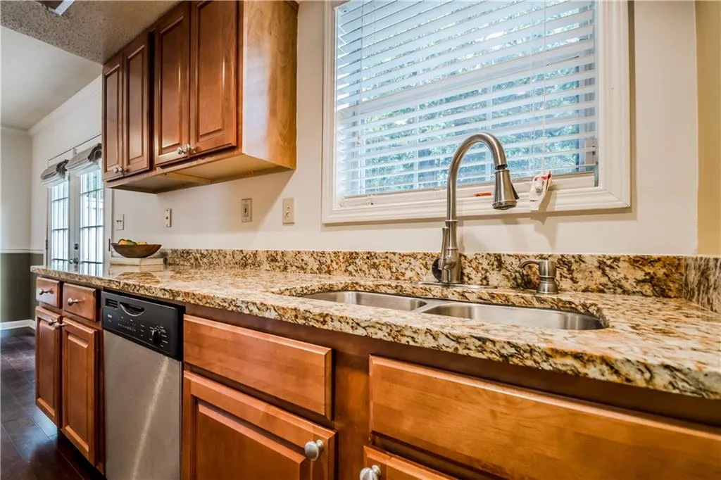 6900 Roswell Road Unit B4, Atlanta, Georgia 30328, 2 Bedrooms Bedrooms, ,2 BathroomsBathrooms,Residential,Sold,6900 Roswell Road Unit B4,5868944