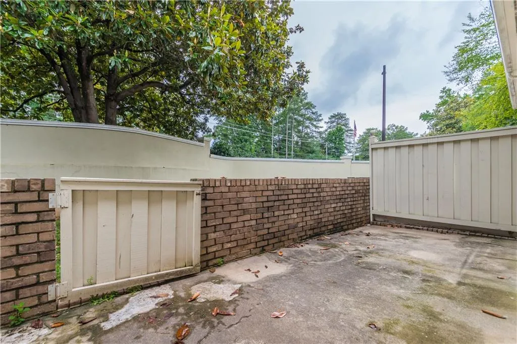 6900 Roswell Road Unit B4, Atlanta, Georgia 30328, 2 Bedrooms Bedrooms, ,2 BathroomsBathrooms,Residential,Sold,6900 Roswell Road Unit B4,5868944
