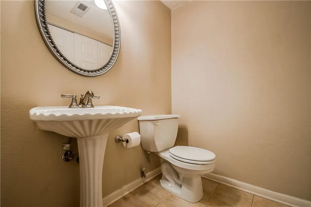 6900 Roswell Road Unit B4, Atlanta, Georgia 30328, 2 Bedrooms Bedrooms, ,2 BathroomsBathrooms,Residential,Sold,6900 Roswell Road Unit B4,5868944