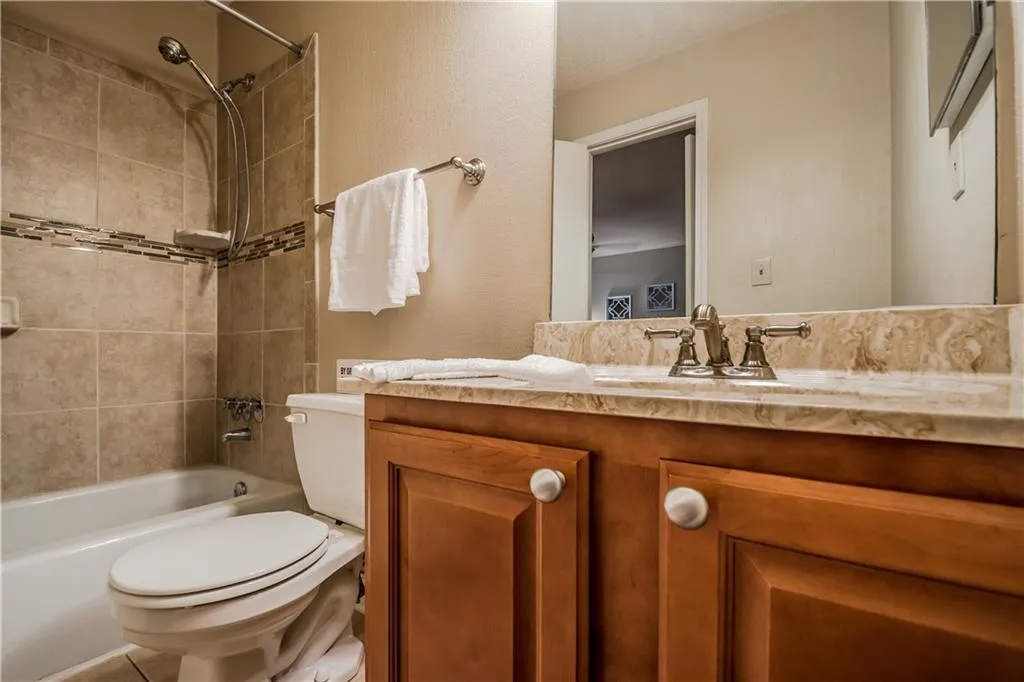 6900 Roswell Road Unit B4, Atlanta, Georgia 30328, 2 Bedrooms Bedrooms, ,2 BathroomsBathrooms,Residential,Sold,6900 Roswell Road Unit B4,5868944