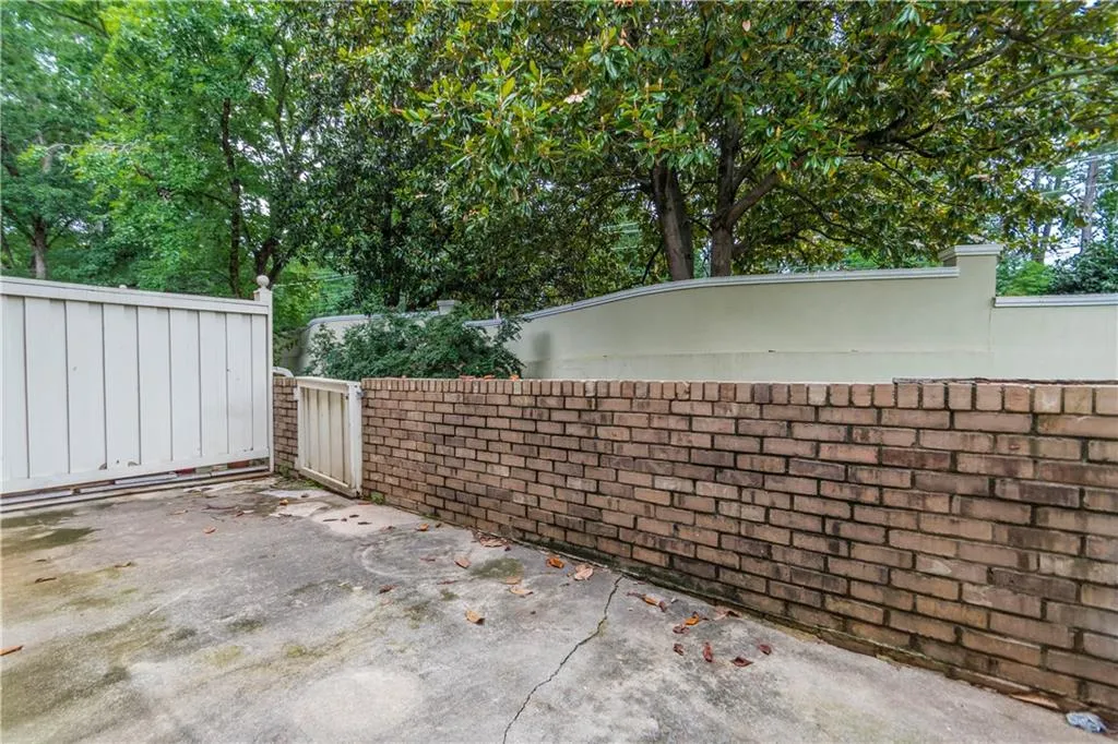 6900 Roswell Road Unit B4, Atlanta, Georgia 30328, 2 Bedrooms Bedrooms, ,2 BathroomsBathrooms,Residential,Sold,6900 Roswell Road Unit B4,5868944