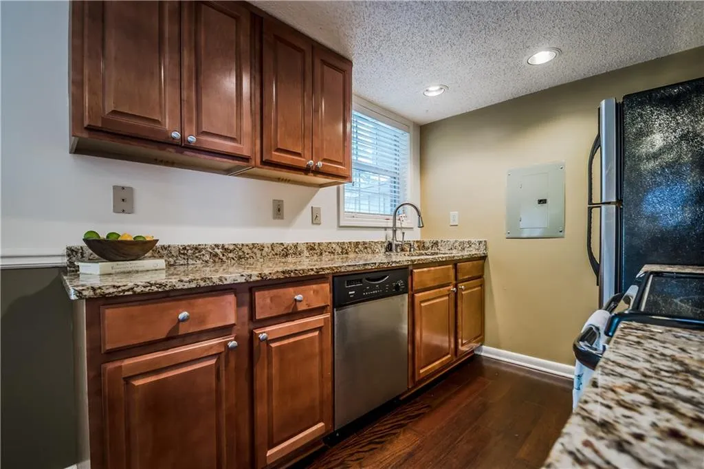 6900 Roswell Road Unit B4, Atlanta, Georgia 30328, 2 Bedrooms Bedrooms, ,2 BathroomsBathrooms,Residential,Sold,6900 Roswell Road Unit B4,5868944