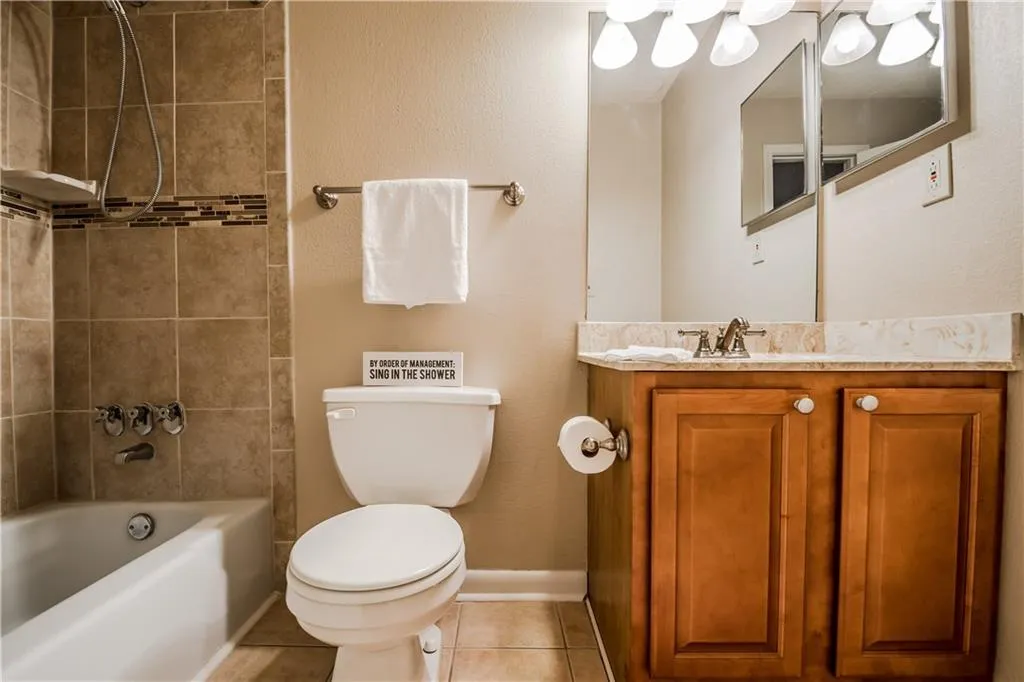 6900 Roswell Road Unit B4, Atlanta, Georgia 30328, 2 Bedrooms Bedrooms, ,2 BathroomsBathrooms,Residential,Sold,6900 Roswell Road Unit B4,5868944