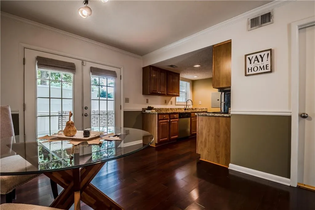 6900 Roswell Road Unit B4, Atlanta, Georgia 30328, 2 Bedrooms Bedrooms, ,2 BathroomsBathrooms,Residential,Sold,6900 Roswell Road Unit B4,5868944