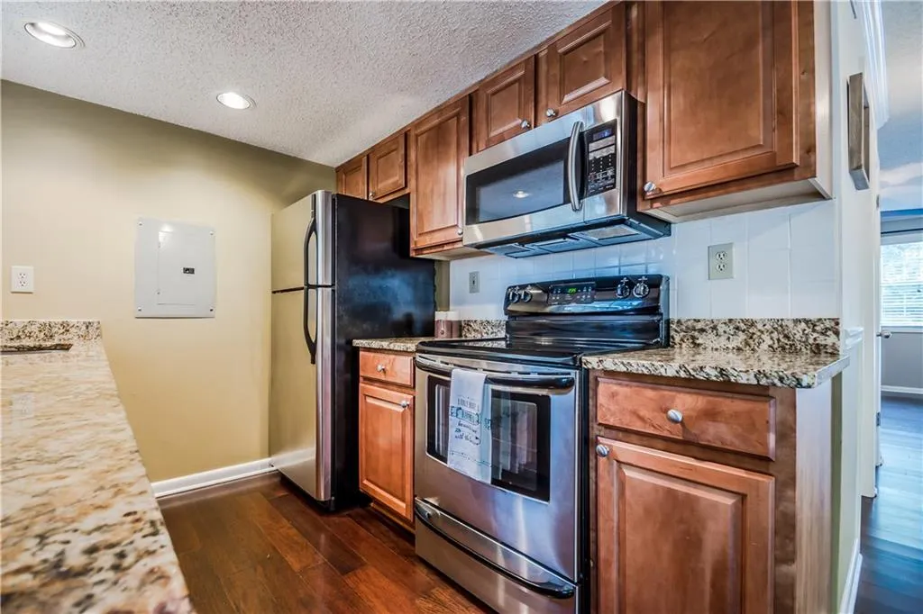 6900 Roswell Road Unit B4, Atlanta, Georgia 30328, 2 Bedrooms Bedrooms, ,2 BathroomsBathrooms,Residential,Sold,6900 Roswell Road Unit B4,5868944