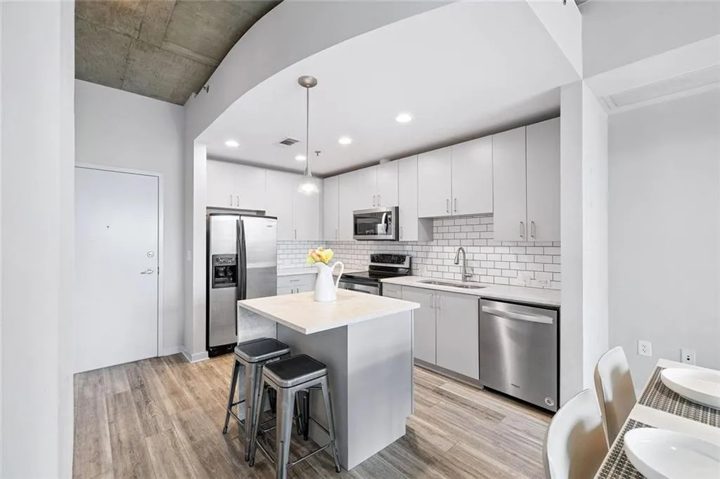 250 Pharr Road Northeast Road Ne Unit 1216, Atlanta, Georgia 30305, 1 Bedroom Bedrooms, ,1 BathroomBathrooms,Residential,For Sale,250 Pharr Road Northeast Road Ne Unit 1216,7627871