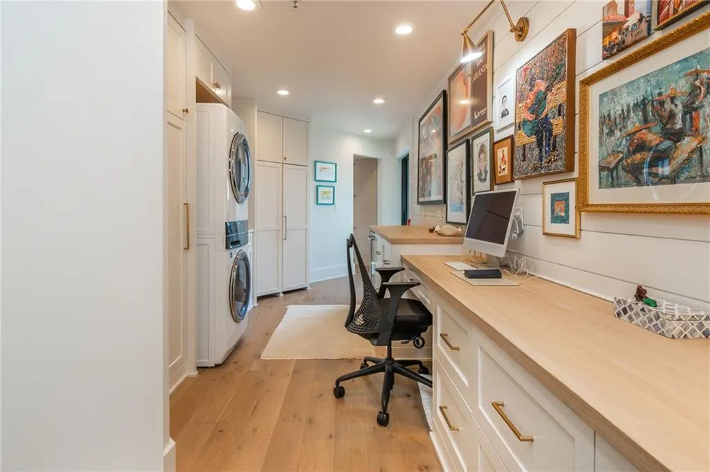 2660 Peachtree Road Nw Unit 6h, Atlanta, Georgia 30305, 2 Bedrooms Bedrooms, 0 ,2 BathroomsBathrooms,Residential,For Sale,2660 Peachtree Road Nw Unit 6h,7718585