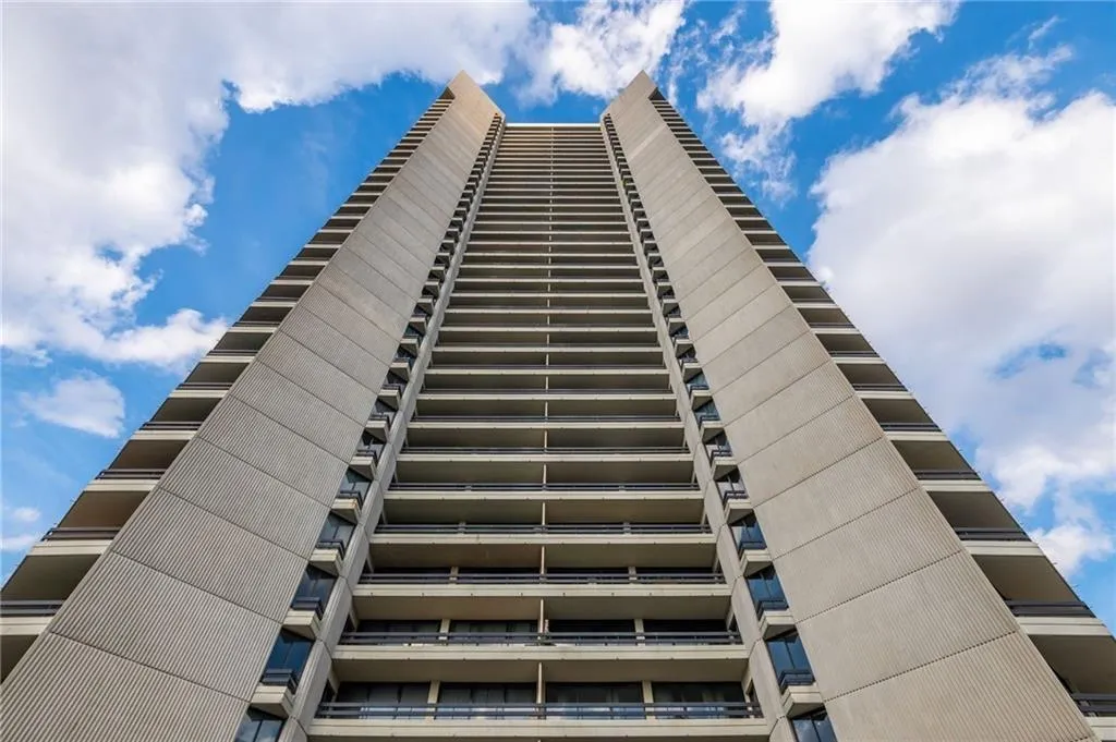 2660 Peachtree Road Nw Unit 6h, Atlanta, Georgia 30305, 2 Bedrooms Bedrooms, 0 ,2 BathroomsBathrooms,Residential,For Sale,2660 Peachtree Road Nw Unit 6h,7718585
