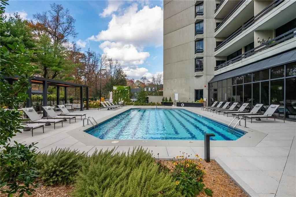 2660 Peachtree Road Nw Unit 6h, Atlanta, Georgia 30305, 2 Bedrooms Bedrooms, 0 ,2 BathroomsBathrooms,Residential,For Sale,2660 Peachtree Road Nw Unit 6h,7718585