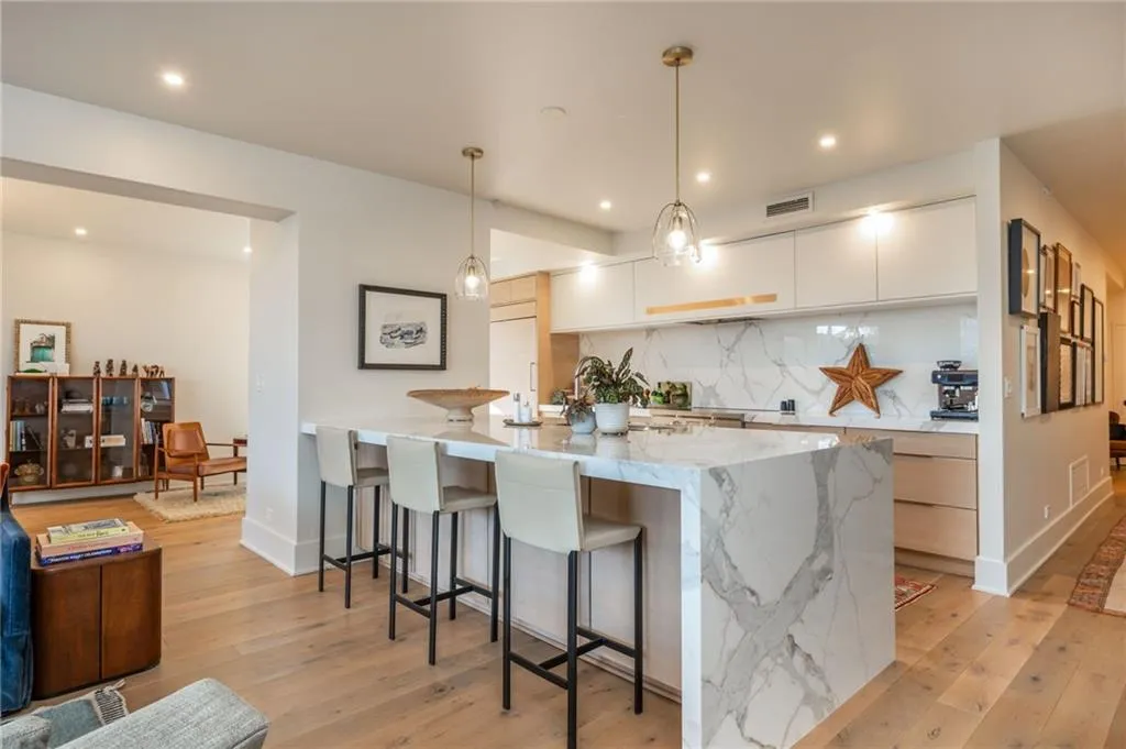 2660 Peachtree Road Nw Unit 6h, Atlanta, Georgia 30305, 2 Bedrooms Bedrooms, 0 ,2 BathroomsBathrooms,Residential,For Sale,2660 Peachtree Road Nw Unit 6h,7718585