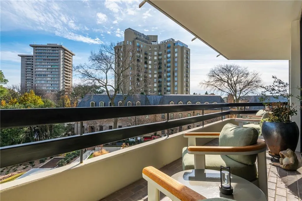 2660 Peachtree Road Nw Unit 6h, Atlanta, Georgia 30305, 2 Bedrooms Bedrooms, 0 ,2 BathroomsBathrooms,Residential,For Sale,2660 Peachtree Road Nw Unit 6h,7718585