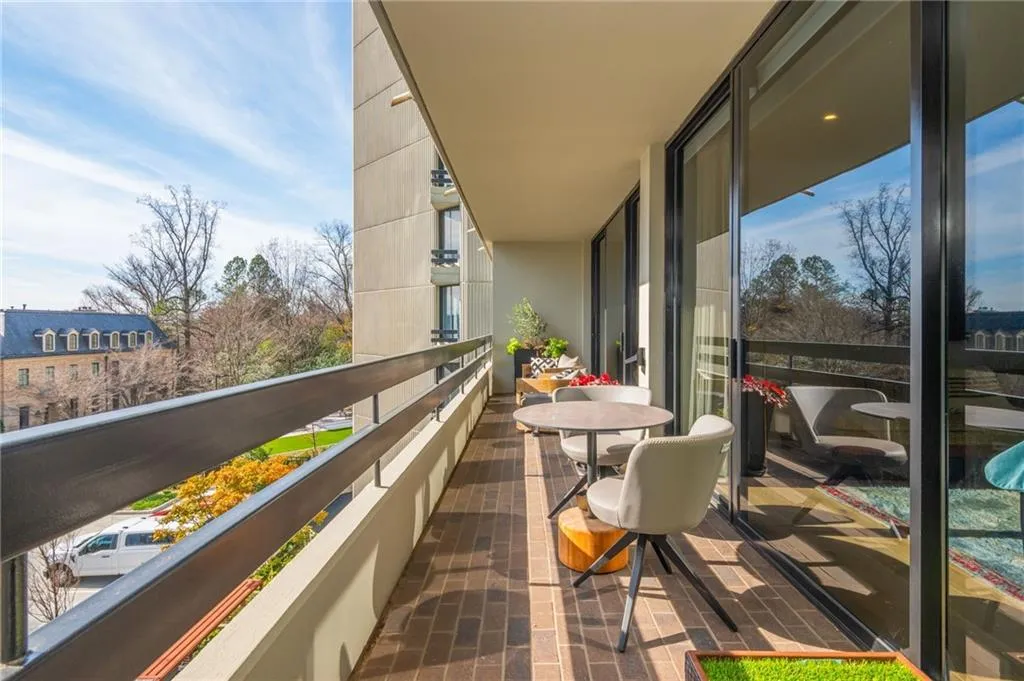 2660 Peachtree Road Nw Unit 6h, Atlanta, Georgia 30305, 2 Bedrooms Bedrooms, 0 ,2 BathroomsBathrooms,Residential,For Sale,2660 Peachtree Road Nw Unit 6h,7718585
