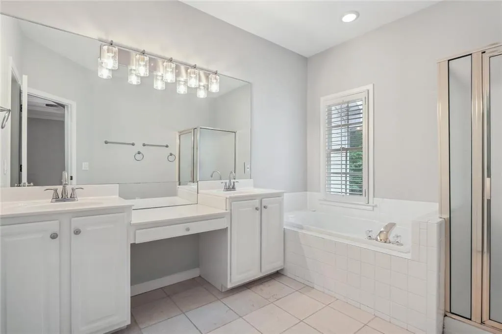 8590 Hope Mews Court, Sandy Springs, Georgia 30350, 3 Bedrooms Bedrooms, ,2 BathroomsBathrooms,Residential,Sold,8590 Hope Mews Court,7101625