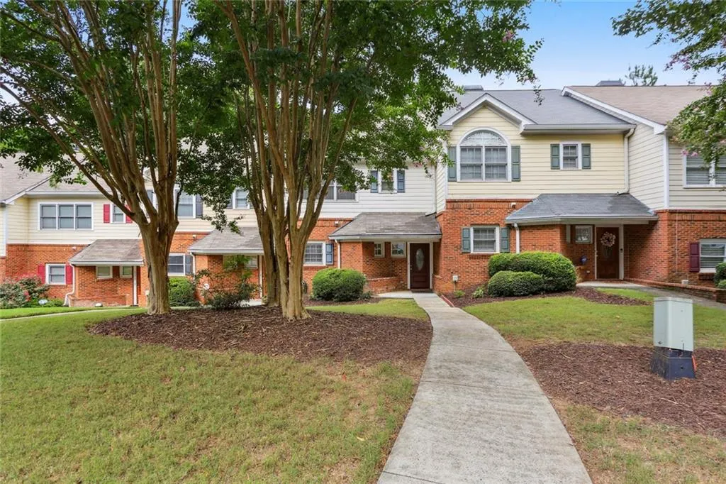8590 Hope Mews Court, Sandy Springs, Georgia 30350, 3 Bedrooms Bedrooms, ,2 BathroomsBathrooms,Residential,Sold,8590 Hope Mews Court,7101625