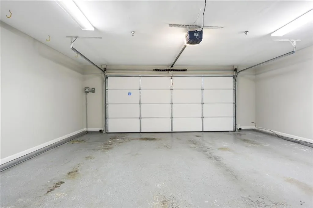 8590 Hope Mews Court, Sandy Springs, Georgia 30350, 3 Bedrooms Bedrooms, ,2 BathroomsBathrooms,Residential,Sold,8590 Hope Mews Court,7101625