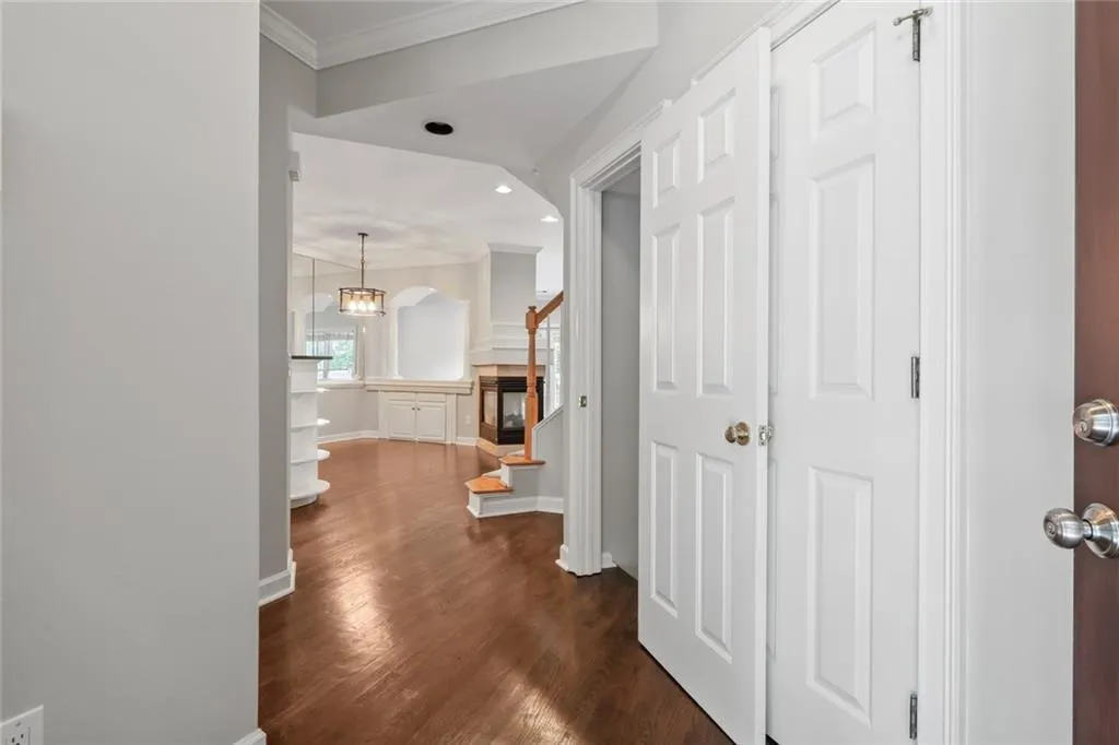 8590 Hope Mews Court, Sandy Springs, Georgia 30350, 3 Bedrooms Bedrooms, ,2 BathroomsBathrooms,Residential,Sold,8590 Hope Mews Court,7101625