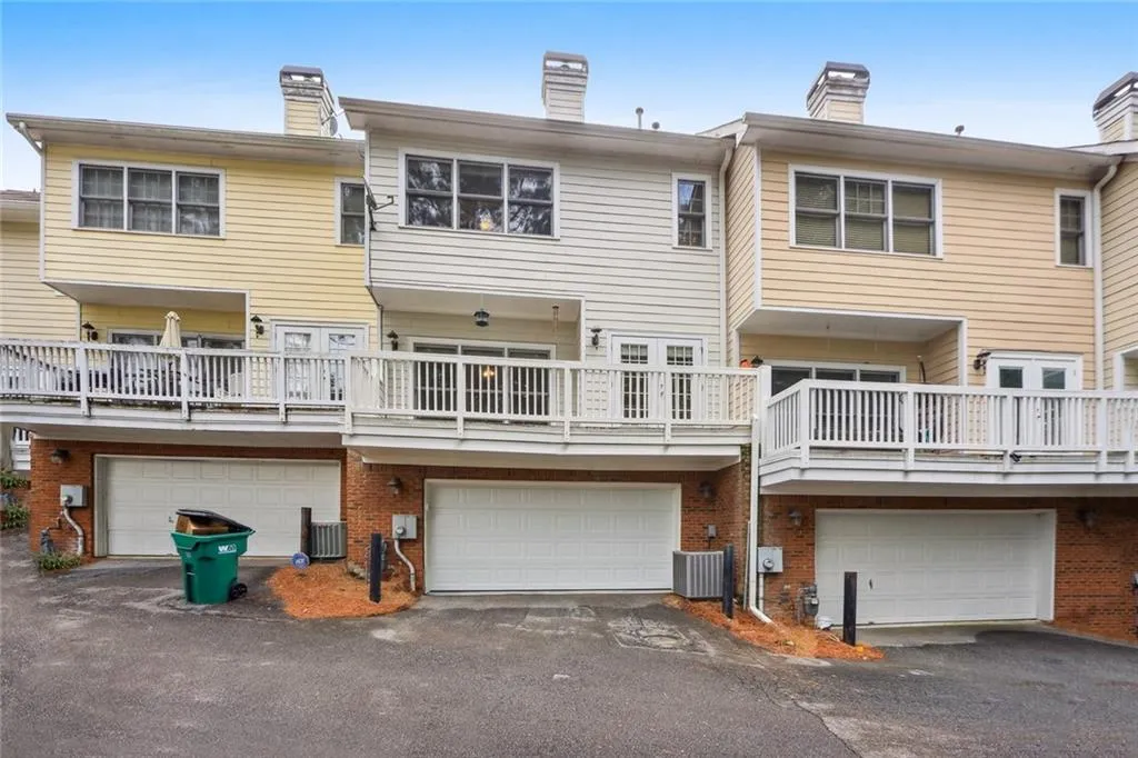 8590 Hope Mews Court, Sandy Springs, Georgia 30350, 3 Bedrooms Bedrooms, ,2 BathroomsBathrooms,Residential,Sold,8590 Hope Mews Court,7101625