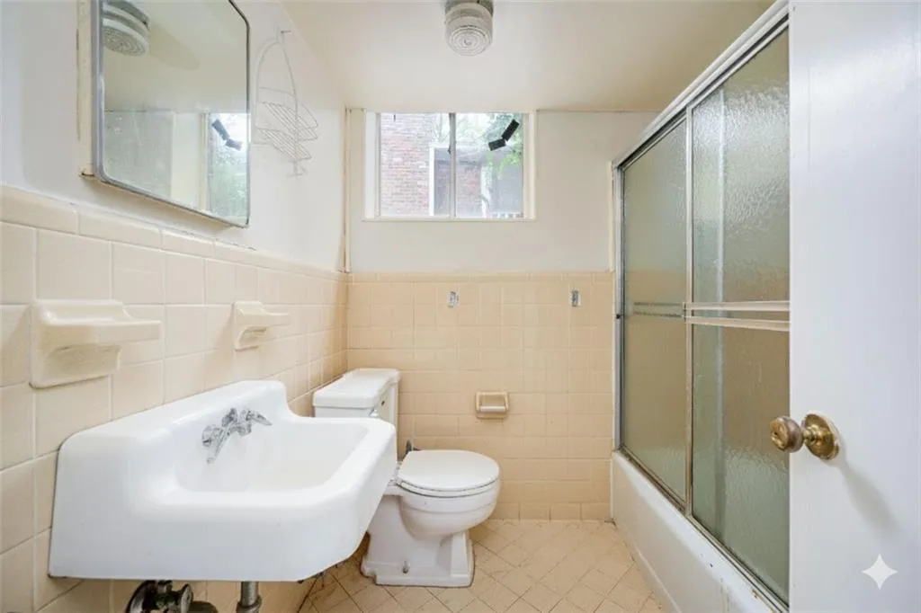 5860 Greenbrier Road Ne, Atlanta, Georgia 30328, 4 Bedrooms Bedrooms, ,3 BathroomsBathrooms,Residential,For Sale,5860 Greenbrier Road Ne,7713463