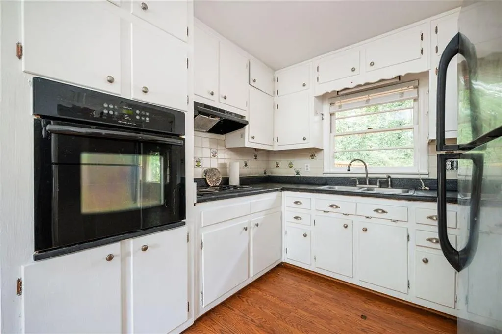 5860 Greenbrier Road Ne, Atlanta, Georgia 30328, 4 Bedrooms Bedrooms, ,3 BathroomsBathrooms,Residential,For Sale,5860 Greenbrier Road Ne,7713463
