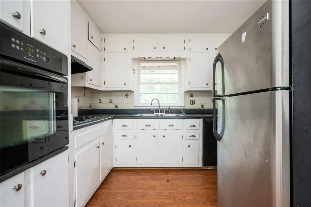 5860 Greenbrier Road Ne, Atlanta, Georgia 30328, 4 Bedrooms Bedrooms, ,3 BathroomsBathrooms,Residential,For Sale,5860 Greenbrier Road Ne,7713463