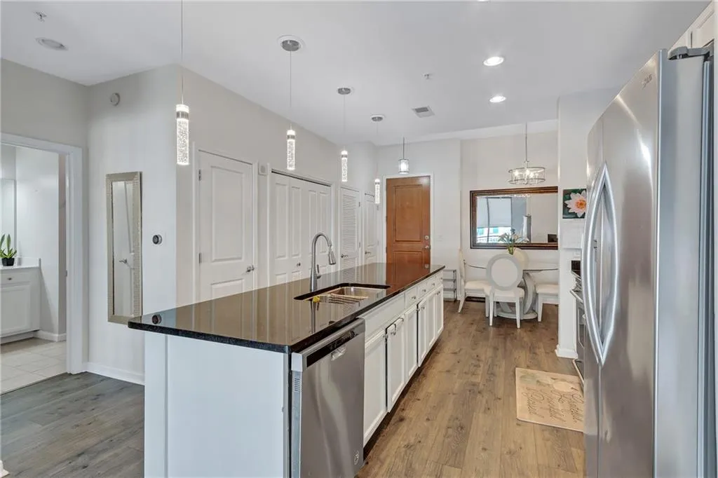 3040 Peachtree Road Nw Unit 1602, Atlanta, Georgia 30305, 1 Bedroom Bedrooms, ,1 BathroomBathrooms,Residential,For Sale,3040 Peachtree Road Nw Unit 1602,7535796