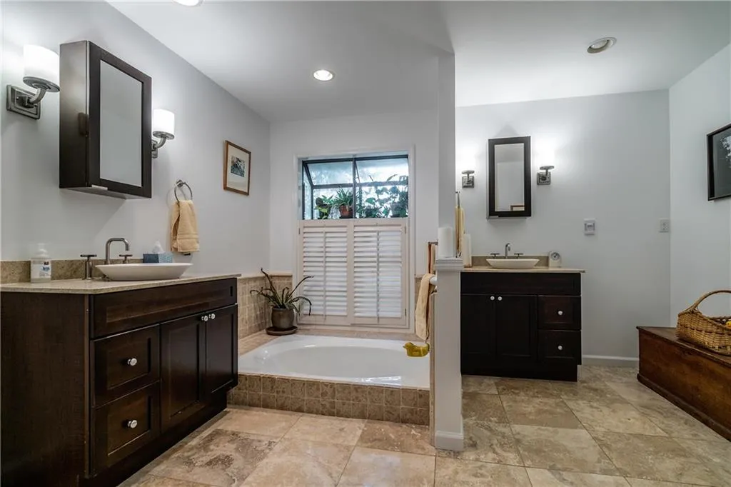 980 Lost Forest Drive Nw, Sandy Springs, Georgia 30328, 4 Bedrooms Bedrooms, ,3 BathroomsBathrooms,Residential,Sold,980 Lost Forest Drive Nw,6091357