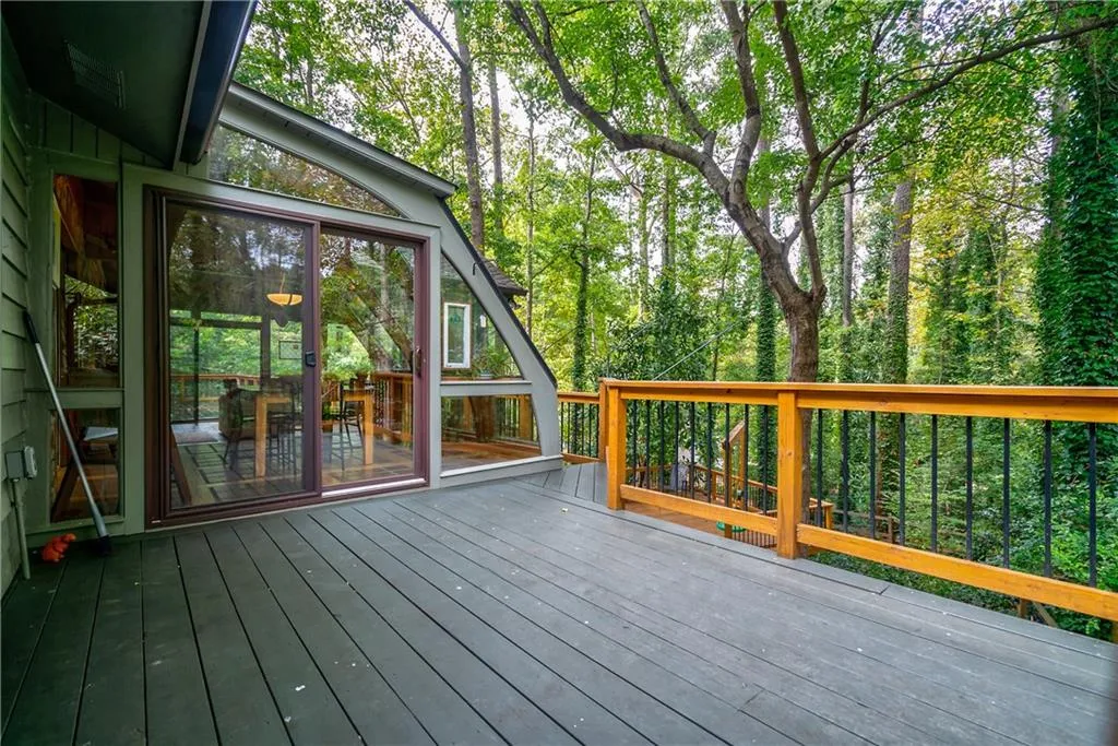 980 Lost Forest Drive Nw, Sandy Springs, Georgia 30328, 4 Bedrooms Bedrooms, ,3 BathroomsBathrooms,Residential,Sold,980 Lost Forest Drive Nw,6091357